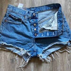 Women’s Levi 501 Button up Cut off Shorts